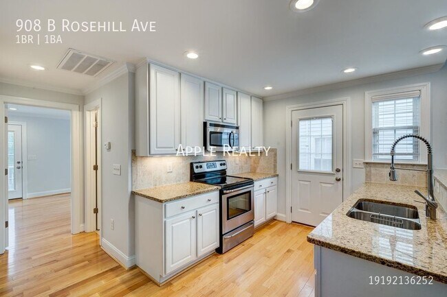 Foto del edificio - 908-B Rosehill - Available Now!