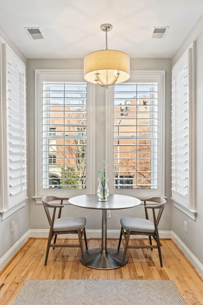 Building Photo - Logan Circle Condo