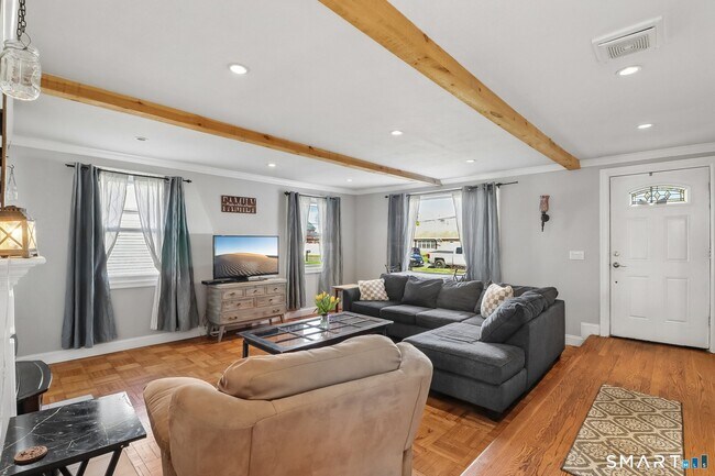 Foto del edificio - 27 Melrose Ave