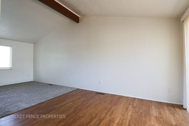 Building Photo - 1488 E 8th St