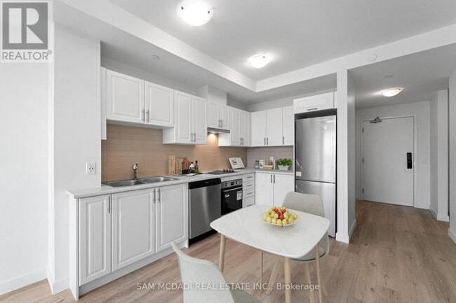 Building Photo - 461 Green Rd