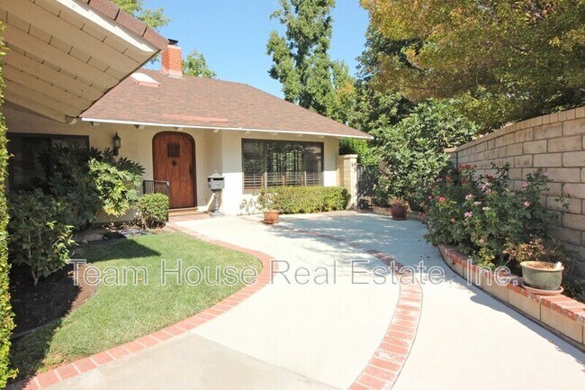 Building Photo - 25433 Plaza Escovar