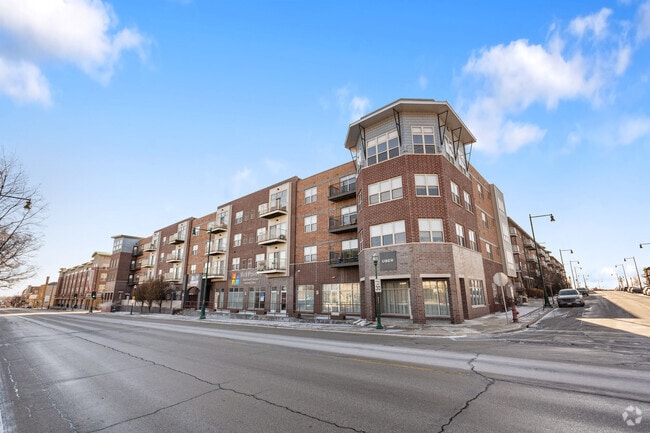 Building Photo - Six Points Apartments