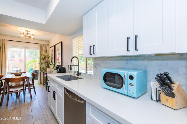 Foto del edificio - 720 E North Ln