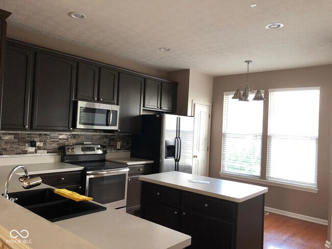 Building Photo - 13861 Willesden Cir