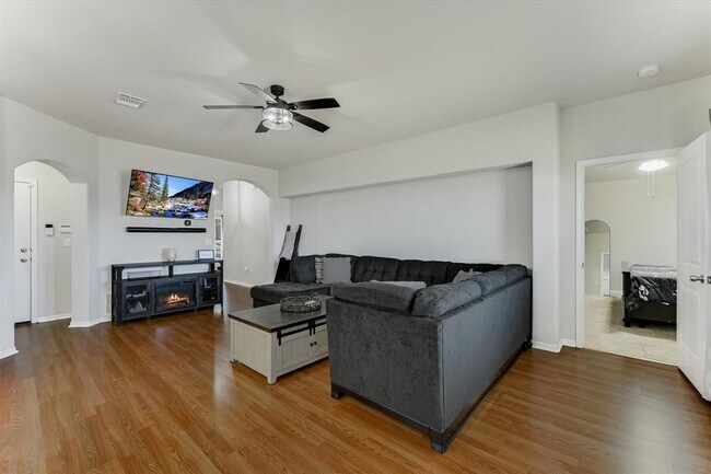 Foto del edificio - 725 Pinnacle Dr