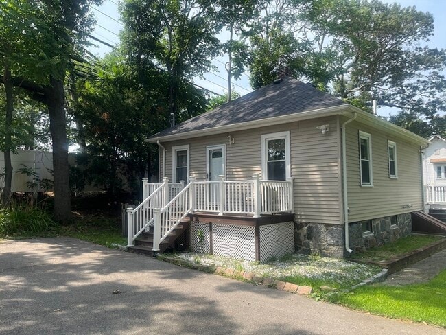 Building Photo - 214 Turnpike St