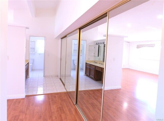Building Photo - 15241 Touraine Way