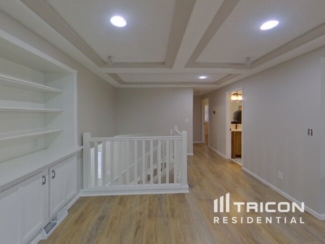 Building Photo - 15 Neptune Ln