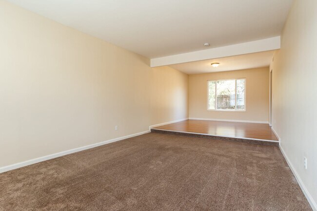 Building Photo - 1216 Humphrey Dr