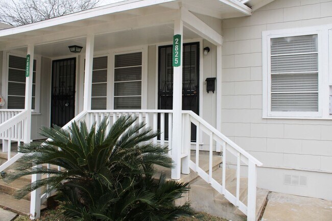 Foto del edificio - 2825 W Woodlawn Ave