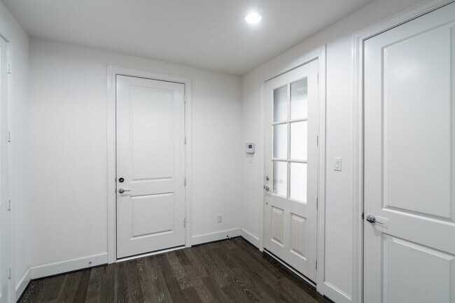 Foto del edificio - 2312 Hutchins St