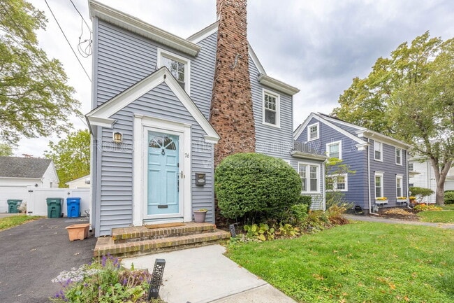 Building Photo - 76 Harmon St