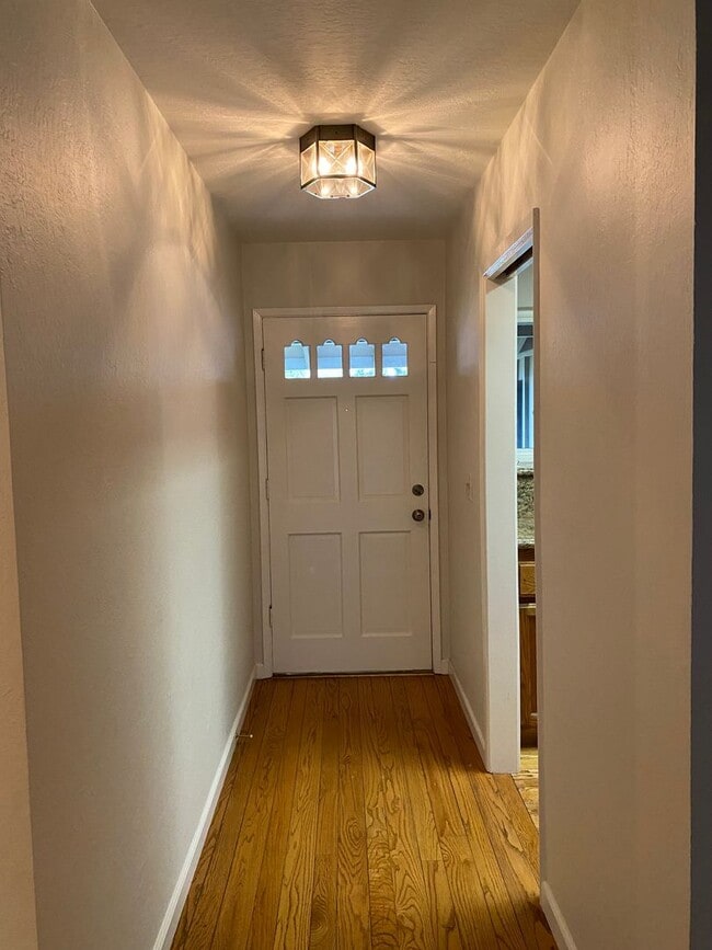 Foto del edificio - Well maintained 3 bed 2 bath home in Thousand Oaks neighborhood available!