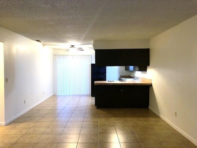 Building Photo - 1424 N Lemoore Ave