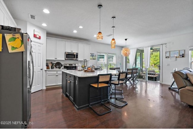 Foto del edificio - 15391 Turkoman Cir