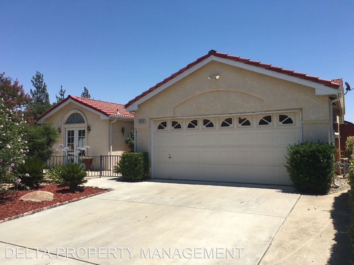 Primary Photo - 3 br, 2 bath House - 3444 N Ellendale Avenue