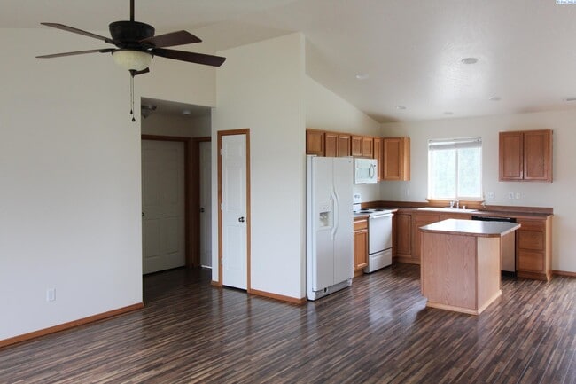 Building Photo - 3 bed, 2 bath home in Pasco