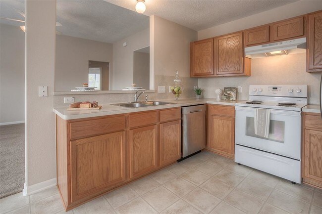 Building Photo - 14028 Buckskin Dr