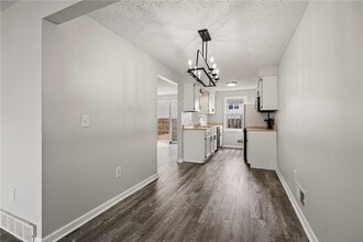 Building Photo - 15 Hanna Ln