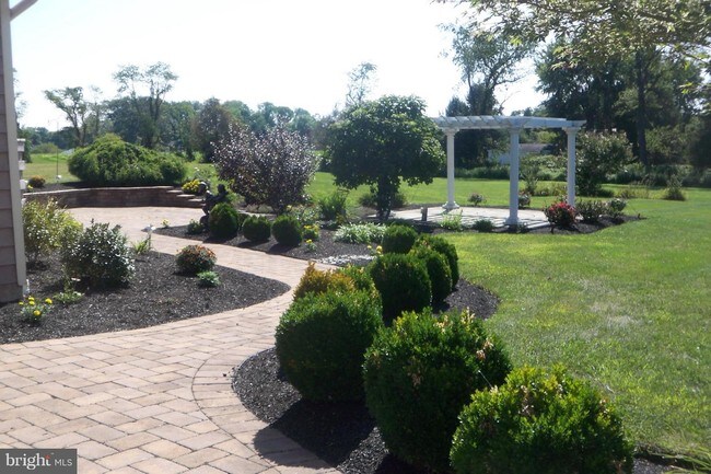 Building Photo - 4 Devonshire Dr