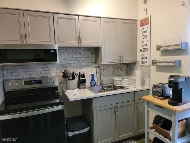 Foto del edificio - 2 br, 2 bath Condo - 2060 NE 1st St Unit 16