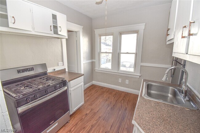 Building Photo - 2215 Hood Ave