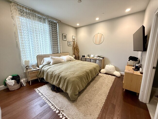 Foto del edificio - 170 W Broadway