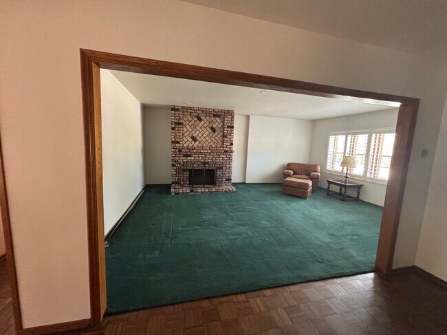 Foto del edificio - 10450 Penrose St.