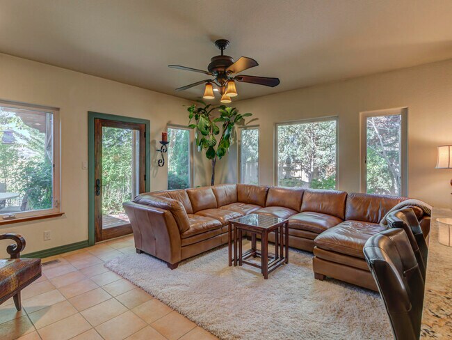Building Photo - 2100 Brittany Meadows Dr