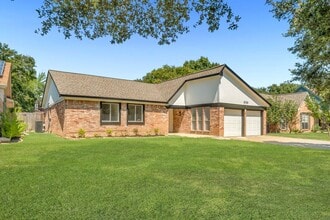 Building Photo - 8206 Willow Forest Dr