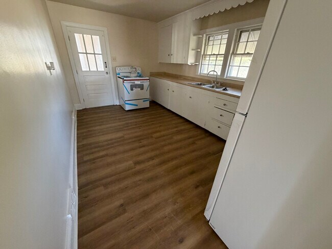 Foto del edificio - 20 Rutherford Ln