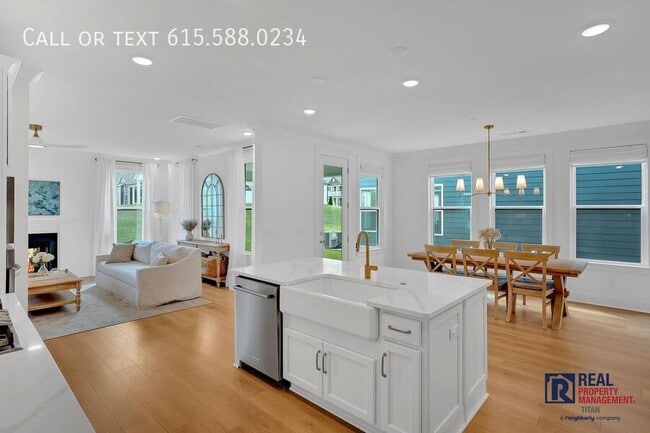 Building Photo - 613 Conifer Dr