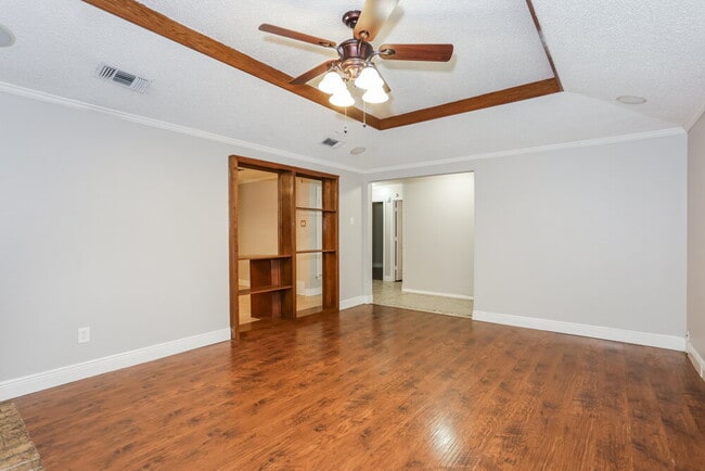 Building Photo - 7212 Elderberry Ln