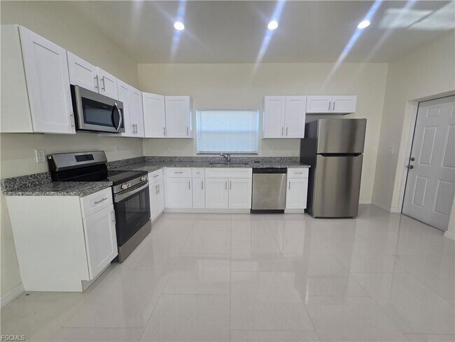 Building Photo - 2709 25th St SW