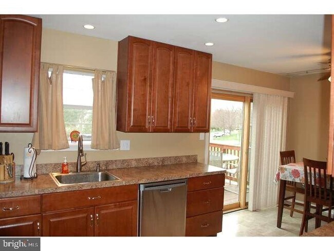 Building Photo - 1220 Windmill Cir