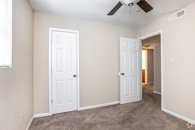 3BR, 2BA - 1200 SF - Storyboard on Hilltop