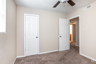 3BR, 2BA - 1200 SF - Storyboard on Hilltop