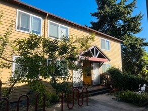 Building Photo - 3212 SE 9th Ave