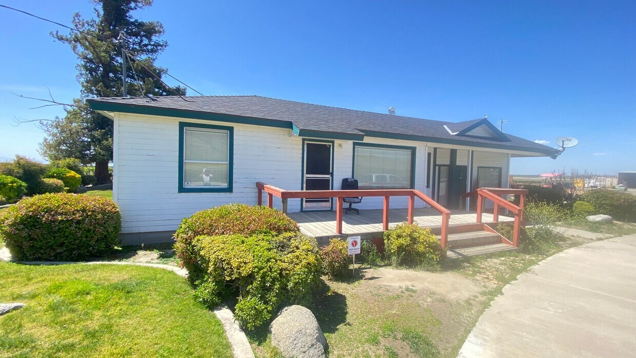 Primary Photo - Discover a comfortable Country property in...