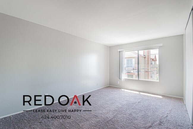 Foto del edificio - 379 Newport Ave