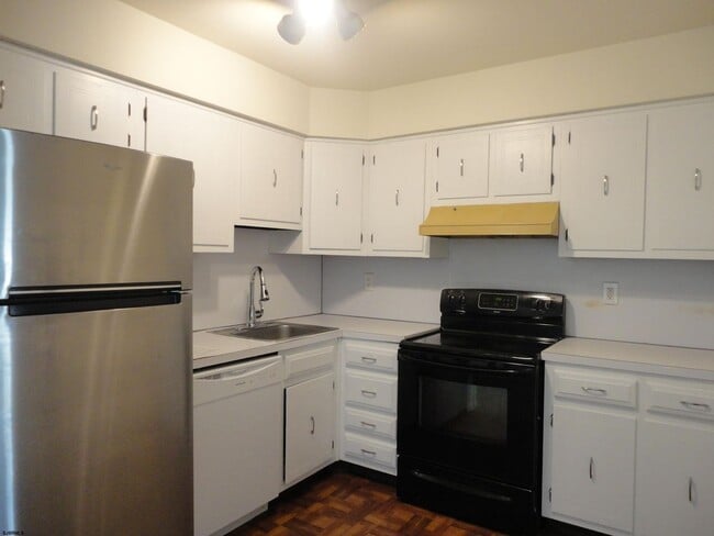 Building Photo - 2461 Arbor Ct