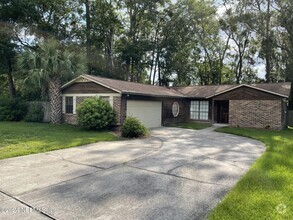 Building Photo - 5217 Secluded Oaks Ln