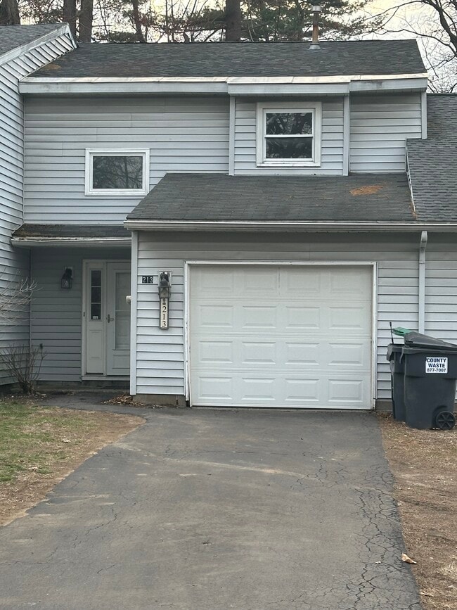 Building Photo - 213 Tallow Wood Dr