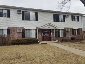 Building Photo - 400 Echo Ln