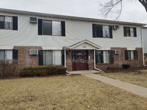 Building Photo - 400 Echo Ln