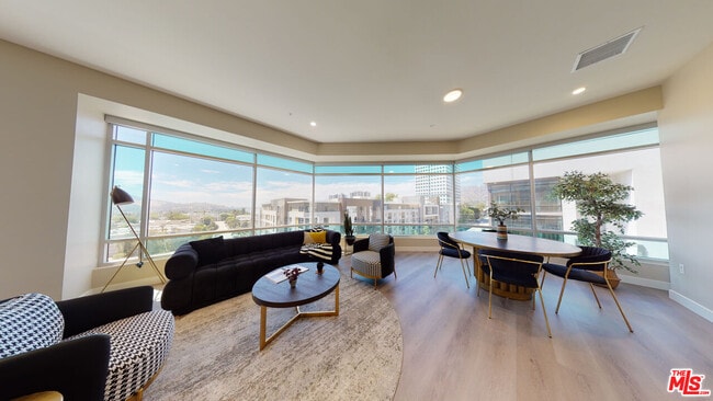 Foto del edificio - 520 N Central Ave