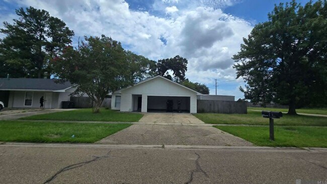 Foto del edificio - 15110 Jester Ave