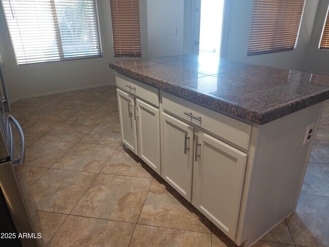 Foto del edificio - 3239 E Kerry Ln
