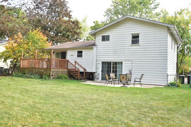Building Photo - 1120 E Kitson Dr
